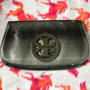 Tory Burch Parker black Patent leather Clutch.